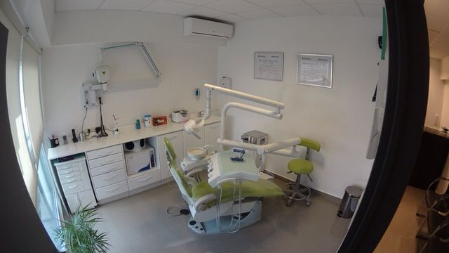 Consultorio de la Dra. Mariela Dehenen, sillón y equipamiento odontológico